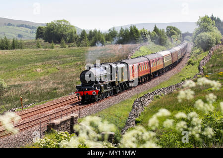 Garsdale, Cumbria. UK Weather. 05/06/2018. Passenger Steam train on the summit of Ais Gill.  London Midland and Scottish Railway (LMS) Jubilee Class No. 5690 (BR No. 45690) Leander is a preserved British steam locomotive on an excursion run over Shap Summit to Carlisle and back along the Settle & Carlisle line. Credit:MediaWorldImages/AlamyLiveNews. Stock Photo