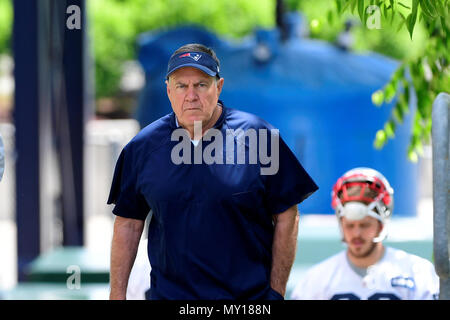 Foxborough, Massachusetts, USA. 5th June, 2018. New England Patriots head coach Bill Belichick heads to the practice field at the team's mini camp held at Gillette Stadium, in Foxborough, Massachusetts. Eric Canha/CSM/Alamy Live News Stock Photo