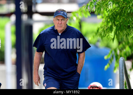 Foxborough, Massachusetts, USA. 5th June, 2018. New England Patriots head coach Bill Belichick heads to the practice field at the team's mini camp held at Gillette Stadium, in Foxborough, Massachusetts. Eric Canha/CSM/Alamy Live News Stock Photo