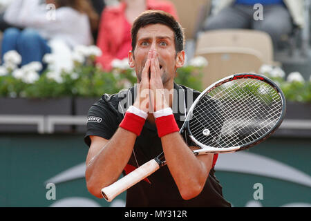 Serbia's Novak Djokovic reacts after missing a shot against Italy's Marco Cecchinato in the tie break of the fourth set of their quarterfinal match at the French Open tennis tournament at the Roland Garros stadium in Paris, France, Tuesday, June 5, 2018. (AP Photo/Christophe Ena ) Stock Photo
