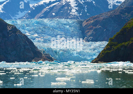 Sawyer Gletscher am Tracy Arm Fjord, Alaska, Nordpazifik, USA | Sawyer glacier at Tracy Arm Fjord, Alaska, North Pacific, USA Stock Photo