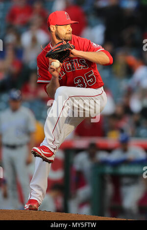 Shohei Ohtani of the Los Angeles Angels trains before the Major League  Baseball game against the Toronto Blue Jays at Angel Stadium in Anaheim,  California, United States, June 23, 2018. Credit: AFLO/Alamy