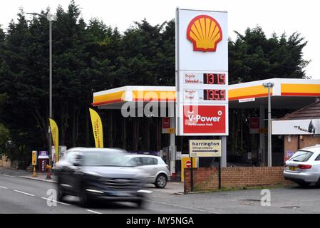 London, UK. 5th June, 2018. Image Â©Licensed to i-Images Picture Agency. 05/06/2018. London, United Kingdom. Petrol prices in record monthly rise. A petrol garage in Buckhurst Hill, Essex, with the recent petrol prices displayed as Petrol prices rose by 6p a litre in May - the biggest monthly increase since the RAC began tracking prices 18 years ago. Average petrol prices hit 129.4p a litre, while average diesel prices also rose by 6p to 132.3p a litre. Credit: andrew parsons/Alamy Live News Stock Photo