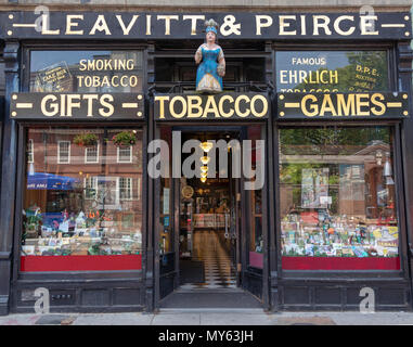 Leavitt & Peirce tobacco, games and gift shop, Harvard Square, Cambridge,  Massachusetts, USA Stock Photo