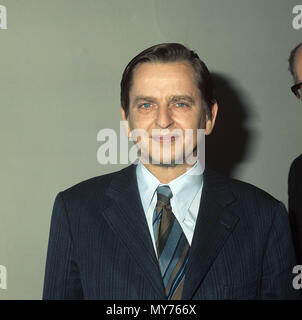 The Swedish politician Olof Palme (Swedish Social Democratic Party) pictured during a private visit to Bonn, Germany, on 21 November 1974. Palme was born on 30 January 1927 in Stockholm and was assassinated on 28 February 1986 in the city center of Stockholm.  | usage worldwide Stock Photo