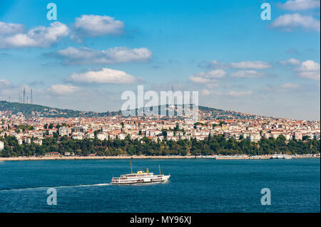 Ferry crossing the Bosphorus, Istanbul, Turkey Stock Photo