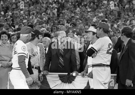 Johnny bench hi-res stock photography and images - Alamy