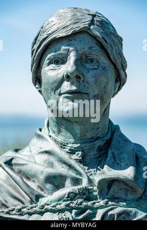 Statue of The Nairn Fishwife in the harbour at Nairn, Moray Firth, Highland, Scotland, UK Stock Photo