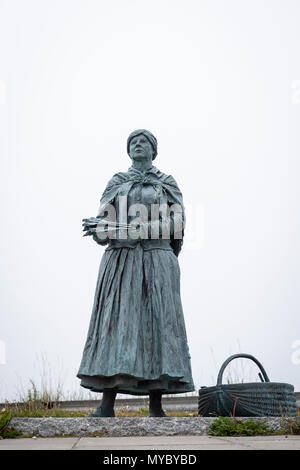 Statue of The Nairn Fishwife in the harbour at Nairn, Moray Firth, Highland, Scotland, UK Stock Photo