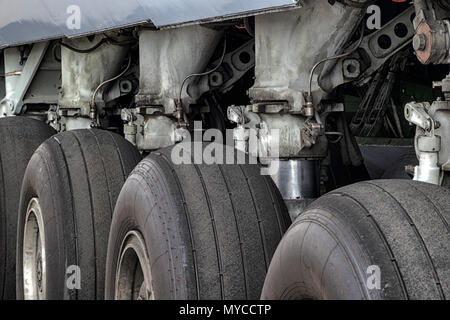 767 main landing gear