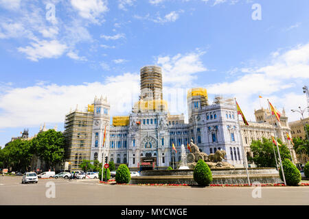 Palacio de Cibeles and fountain covered in painted scaffolding sheets. Madrid, Spain. May 2018 Stock Photo