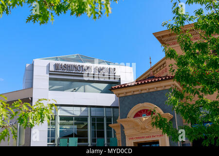 Portland, Oregon - May 21, 2018 : Macy's department store at Washington  Square, Shopping mall in Portland Stock Photo - Alamy