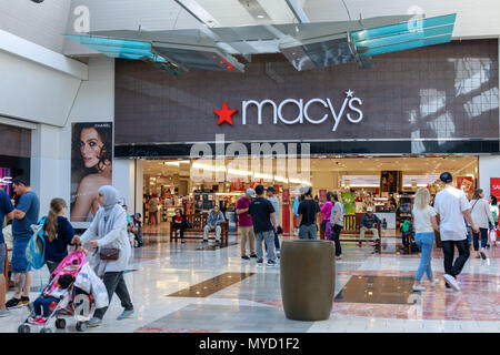 Portland, Oregon - May 21, 2018 : Macy's department store at Washington  Square, Shopping mall in Portland Stock Photo - Alamy