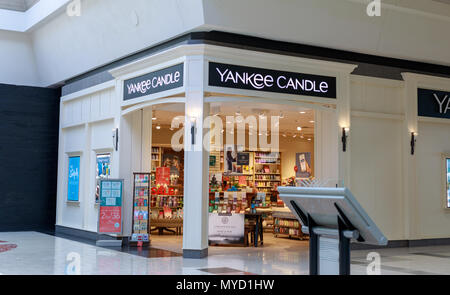 Portland, Oregon - May 21, 2018 : Macy's department store at Washington  Square, Shopping mall in Portland Stock Photo - Alamy