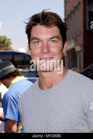 15 Jul 2000, Los Angeles, California, USA --- Jerry O'Connell at MTV's Rock 'n' Jock Bowling Bash. 7/15/00-Los Angeles, CA --- Image by © . / USAJerry O'Connell Red Carpet Event, Vertical, USA, Film Industry, Celebrities,  Photography, Bestof, Arts Culture and Entertainment, Topix Celebrities fashion /  Vertical, Best of, Event in Hollywood Life - California,  Red Carpet and backstage, USA, Film Industry, Celebrities,  movie celebrities, TV celebrities, Music celebrities, Photography, Bestof, Arts Culture and Entertainment,  Topix,  vertical, one person, inquiry tsuni@Gamma-USA.com,   headshot Stock Photo