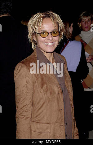 12 Oct 2000, Los Angeles, California, USA --- Original caption: Pay It Forward Premiere was held at the Academy of Motion Picture in Los Angeles. --- Image by © . / USAShari Belafonte Attending Premiere Red Carpet Event, Vertical, USA, Film Industry, Celebrities,  Photography, Bestof, Arts Culture and Entertainment, Topix Celebrities fashion /  Vertical, Best of, Event in Hollywood Life - California,  Red Carpet and backstage, USA, Film Industry, Celebrities,  movie celebrities, TV celebrities, Music celebrities, Photography, Bestof, Arts Culture and Entertainment,  Topix,  vertical, one perso Stock Photo