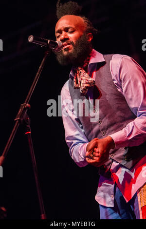 Desio (MB) Italy. 06 June 2018. The African-American singer-songwriter Xavier Amin Dphrepaulezz better known on stage as FANTASTIC NEGRITO performs live on stage at Parco Tittoni to present his new album 'Please Don't Be Dead' Credit: Rodolfo Sassano/Alamy Live News Stock Photo