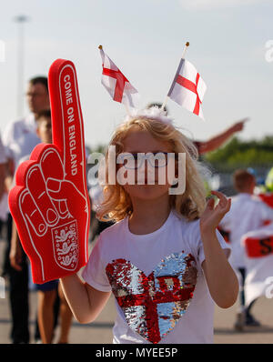 Leeds, UK. 7th Jun, 2018. England fans arrive before the International Friendly match between England and Costa Rica at Elland Road on June 7th 2018 in Leeds, England. (Photo by Daniel Chesterton/phcimages) Credit: PHC Images/Alamy Live News Stock Photo