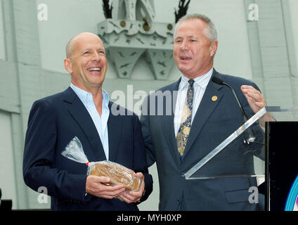 Bruce willis received a star on The Hollywood Walk of Fame in Los Angeles. October 16, 2006. Tom Labonge ( city council) during his speech            -            19 WillisBruce LabongeTom.jpg19 WillisBruce LabongeTom  Event in Hollywood Life - California, Red Carpet Event, USA, Film Industry, Celebrities, Photography, Bestof, Arts Culture and Entertainment, Topix Celebrities fashion, Best of, Hollywood Life, Event in Hollywood Life - California, movie celebrities, TV celebrities, Music celebrities, Topix, Bestof, Arts Culture and Entertainment, Photography,    inquiry tsuni@Gamma-USA.com , Cr Stock Photo