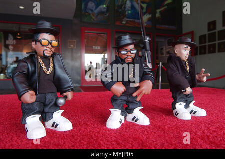 Run Dmc Was Inducted On The Hollywood Rock Walk Of Fame At The Guitar Center In Los Angeles February 25 02 Rundmc Rockwalk Figures01 Jpgrundmc Rockwalk Figures01 Event In Hollywood Life