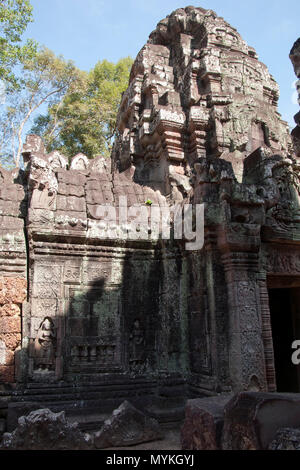 Siem Reap Cambodia, carvings on the walls and tower of a building in the 12th Century Ta Som temple complex Stock Photo