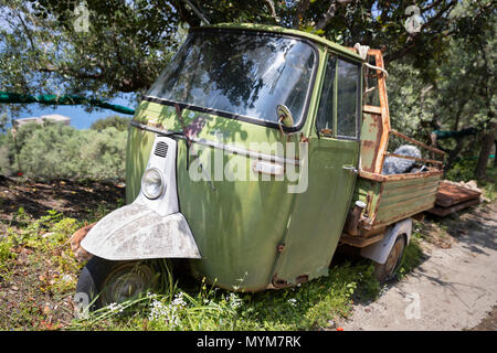 Ape 50 hi-res stock photography and images - Alamy