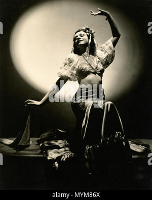 Burlesque girl hi-res stock photography and images - Alamy