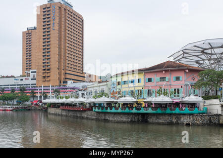 Bars and restaurants at Clarke Quay on the Singapore River in Singapore Stock Photo