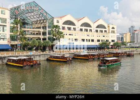 Bumboats moored at Clarke Quay on the Singapore River ready to take ...