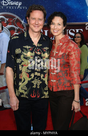 Judge Reinhold and wife arriving at The ESCAPE - SANTA CLAUSE 3 ...