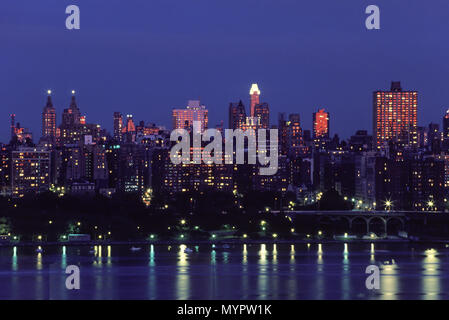 1992 HISTORICAL UPPER WESTSIDE SKYLINE MANHATTAN NEW YORK CITY USA Stock Photo