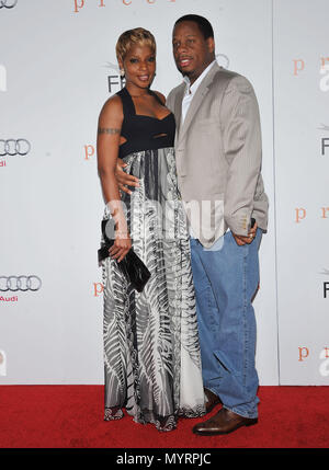 Mary J Blige and husband at the Rock Of Age Premiere at the Chinese Theatre  In Los Angeles.Mary J Blige and husband 070 ------------- Red Carpet Event,  Vertical, USA, Film Industry, Celebrities, Photography, Bestof, Arts  Culture and Entertainment, Topi