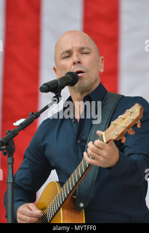 Arlington, DC, USA. 6th June, 2018. Musician KENNY CHESNEY performs at a memorial event at Arlington National Cemetery marking the 50th anniversary of the assassination of Robert F. Kennedy. Credit: Jay Mallin/ZUMA Wire/Alamy Live News Stock Photo