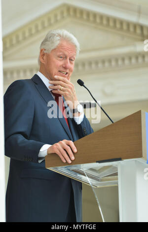 Arlington, DC, USA. 6th June, 2018. Former U.S. President BILL CLINTON speaks at a memorial event at Arlington National Cemetery marking the 50th anniversary of the assassination of Robert F. Kennedy. Credit: Jay Mallin/ZUMA Wire/Alamy Live News Stock Photo