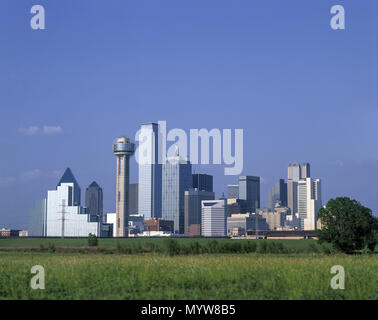 1992 HISTORICAL DOWNTOWN SKYLINE TRINITY RIVER GREENBELT PARK DALLAS TEXAS USA Stock Photo