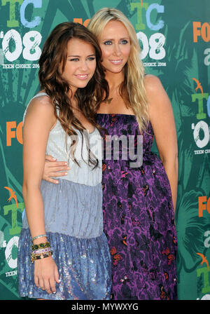 Miley Cyrus with her mom    -  Teen Choice Awards 2008 at the Gibson Amphitheatre  In Los Angeles.  three quarters smileCyrusMiley mom 34  Event in Hollywood Life - California, Red Carpet Event, USA, Film Industry, Celebrities, Photography, Bestof, Arts Culture and Entertainment, Celebrities fashion, Best of, Hollywood Life, Event in Hollywood Life - California, Red Carpet and backstage, Music celebrities, Topix, Couple, family ( husband and wife ) and kids- Children, brothers and sisters inquiry tsuni@Gamma-USA.com, Credit Tsuni / USA, 2006 to 2009 Stock Photo