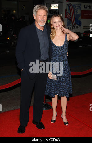 Harrison Ford and Calista Flockhart arriving at the FIREWALL Premiere at the Chinese Theatre in Los Angeles. february 2, 2006.FordHarrison FlockhartCalista029  Event in Hollywood Life - California, Red Carpet Event, USA, Film Industry, Celebrities, Photography, Bestof, Arts Culture and Entertainment, Celebrities fashion, Best of, Hollywood Life, Event in Hollywood Life - California, Red Carpet and backstage, Music celebrities, Topix, Couple, family ( husband and wife ) and kids- Children, brothers and sisters inquiry tsuni@Gamma-USA.com, Credit Tsuni / USA, 2006 to 2009 Stock Photo