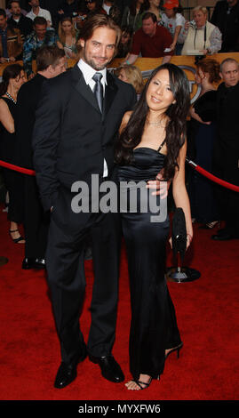 Josh Holloway and guest arriving at the 12th Annual Screen Actors Guild Awards at the Shrine Auditorium In Los Angeles, Sunday January 29, 2006HollowayJosh guest029  Event in Hollywood Life - California, Red Carpet Event, USA, Film Industry, Celebrities, Photography, Bestof, Arts Culture and Entertainment, Celebrities fashion, Best of, Hollywood Life, Event in Hollywood Life - California, Red Carpet and backstage, Music celebrities, Topix, Couple, family ( husband and wife ) and kids- Children, brothers and sisters inquiry tsuni@Gamma-USA.com, Credit Tsuni / USA, 2006 to 2009 Stock Photo