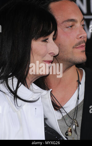 Anjelica Huston and son Jack   - X-Men Wolverine Industry Screening at the Chinese Theatre In Los Angeles.HustonAnjelica JackHuston son 77  Event in Hollywood Life - California, Red Carpet Event, USA, Film Industry, Celebrities, Photography, Bestof, Arts Culture and Entertainment, Celebrities fashion, Best of, Hollywood Life, Event in Hollywood Life - California, Red Carpet and backstage, Music celebrities, Topix, Couple, family ( husband and wife ) and kids- Children, brothers and sisters inquiry tsuni@Gamma-USA.com, Credit Tsuni / USA, 2006 to 2009 Stock Photo