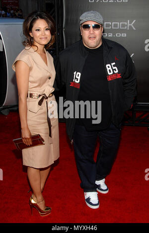 Kevin Smith and wife Steffiana De La Cruz  -  Hancock LA premiere at the Chinese Theatre In Los Angeles.  full length eye contact smileJamesKevin Steffiana De La Cruz 51  Event in Hollywood Life - California, Red Carpet Event, USA, Film Industry, Celebrities, Photography, Bestof, Arts Culture and Entertainment, Celebrities fashion, Best of, Hollywood Life, Event in Hollywood Life - California, Red Carpet and backstage, Music celebrities, Topix, Couple, family ( husband and wife ) and kids- Children, brothers and sisters inquiry tsuni@Gamma-USA.com, Credit Tsuni / USA, 2006 to 2009 Stock Photo