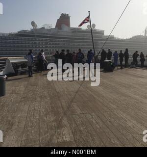 Long Beach, California, USA. 05th Feb, 2015. Visitors to the rms queen Mary long beach view the queen Elizabeth cruise ship who is in port as part of her world cruise Credit:  Duncan Selby/StockimoNews/Alamy Live News Stock Photo