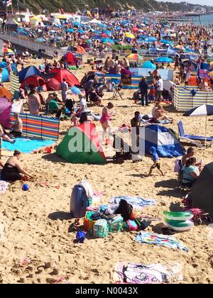 Bournemouth, Dorset, UK. 22nd Aug, 2015. UK weather lovely hot sunny day in Bournemouth as crowds descend for the Bournemouth Air Festival Credit:  Carolyn Jenkins/StockimoNews/Alamy Live News Stock Photo