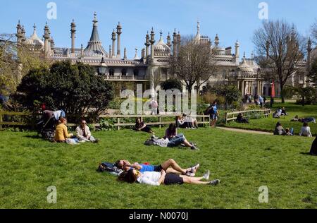 Brighton, UK. 4th May 2016. Visitors enjoy the warm sunny weather in Pavilion Gardens Brighton today with temperatures expected to reach into the 20s by the weekend Credit:  Simon Dack / StockimoNews/Alamy Live News Stock Photo