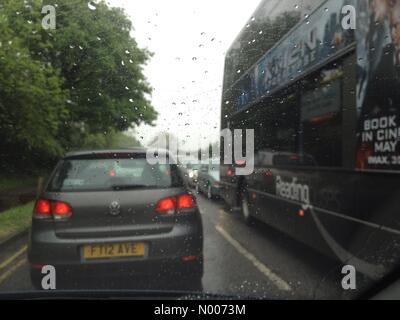 Reading, Berkshire, UK. 11th May, 2016. Traffic gridlocked in Reading on a rainy morning as the M4 is closed due to an accident. Reading, Berkshire, UK. Credit:  Matthew Ashmore / StockimoNews/Alamy Live News Stock Photo