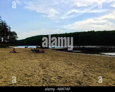 Hopewell Junction, New York, USA. 29th May, 2016. Carmel NY 29 May 2016 Bathers enjoy the beach at Fahnestock State Park on Memorial Day Weekend Credit:  Marianne A. Campolongo/StockimoNews/Alamy Live News Stock Photo