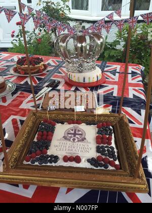 Cornwall Rd, Sutton, Greater London, UK. 11th June, 2016. Queen's birthday cake at street party. Cheam, surrey Credit:  Helene Rogers/StockimoNews/Alamy Live News Stock Photo