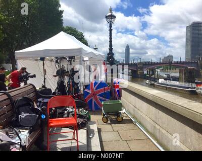 Lambeth Palace Rd, London, UK. 24th June, 2016. International television teams cover the Brexit decision in London UK Credit:  Walter Pietsch/StockimoNews/Alamy Live News Stock Photo