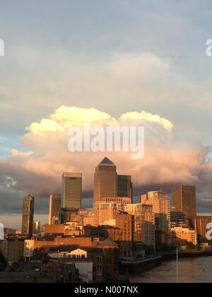Narrow St, London, UK. 24th June, 2016. Storm clouds gather over The Docklands, London - The UK's top financial centre - in the wake of the EU referendum result. Credit:  Glenn Sontag/StockimoNews/Alamy Live News Stock Photo