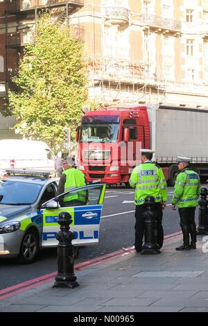 London, UK. 31st October, 2016. Update: Cyclist killed has been named as prince Filippo Corsini.Early afternoon on Monday 31st of October 2016, Kensington, central London, U.K. A fatal incident involving a cyclist and a European registered HGV articulated lorry. Credit:  Andym / StockimoNews/Alamy Live News Stock Photo