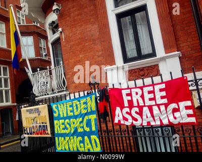 Hans Cres, London, UK. 14th Nov, 2016. Protest banners at Ecuadorian embassy. Julian Assange Credit:  William Barton/StockimoNews/Alamy Live News